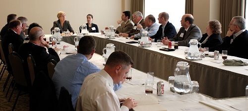 Professor Warren meets with the Community Bankers Association of Illinois (photo by David Schroeder of CBAI).
